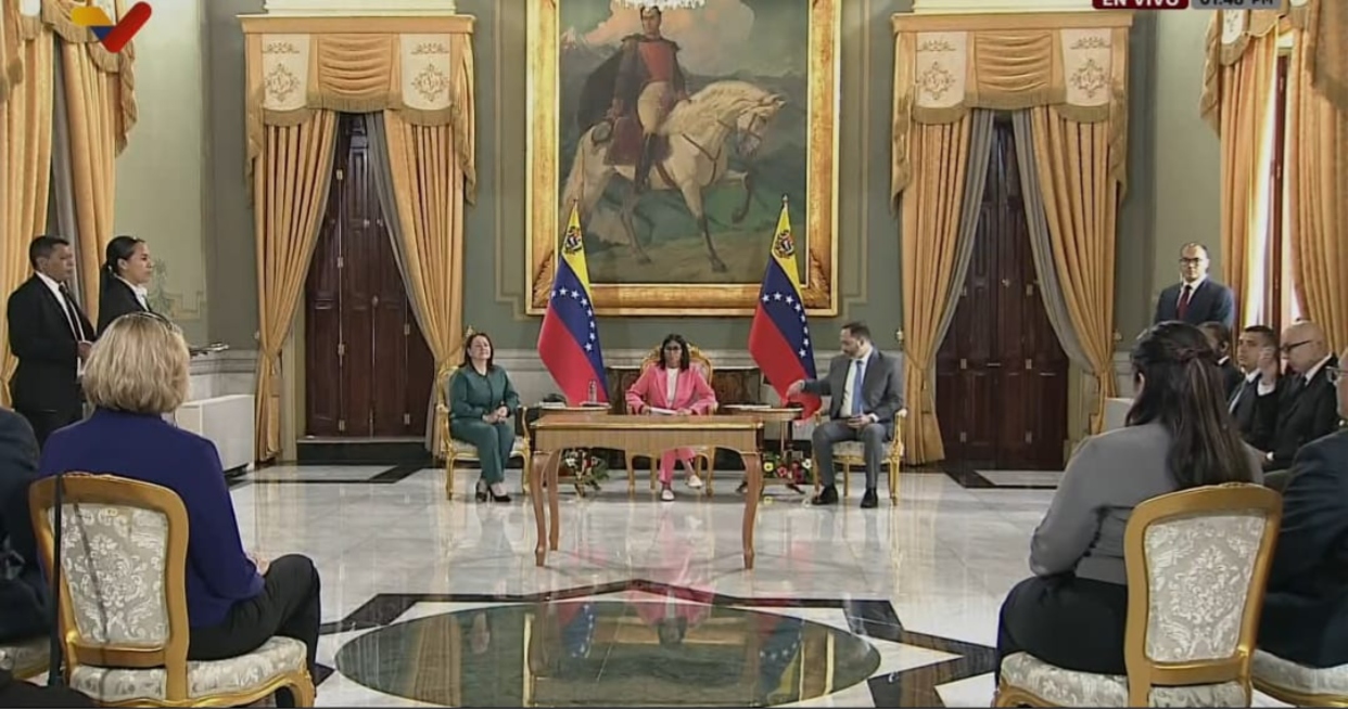 Delcy Rodríguez firma acuerdo con tres petroleras para activar segunda fase de exploración en campo Lorán