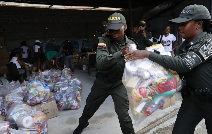 La ayuda humanitaria, incluida la del futbolista Jhon Arias, llega a las víctimas del terremoto en Chocó – EFE