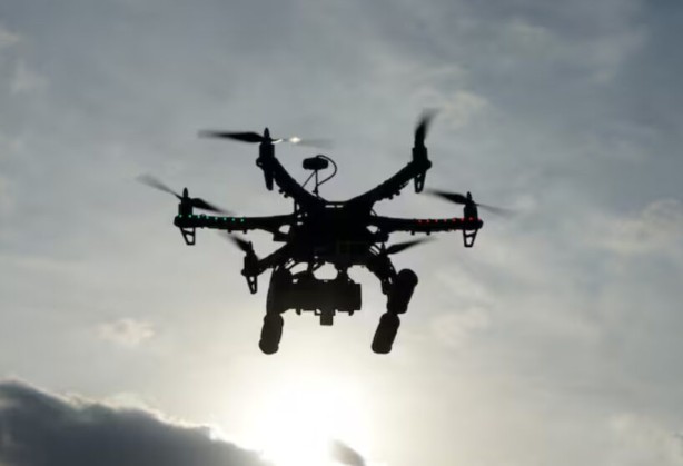 Un militar colombiano muerto y dos heridos en ataque con explosivos lanzados desde drones