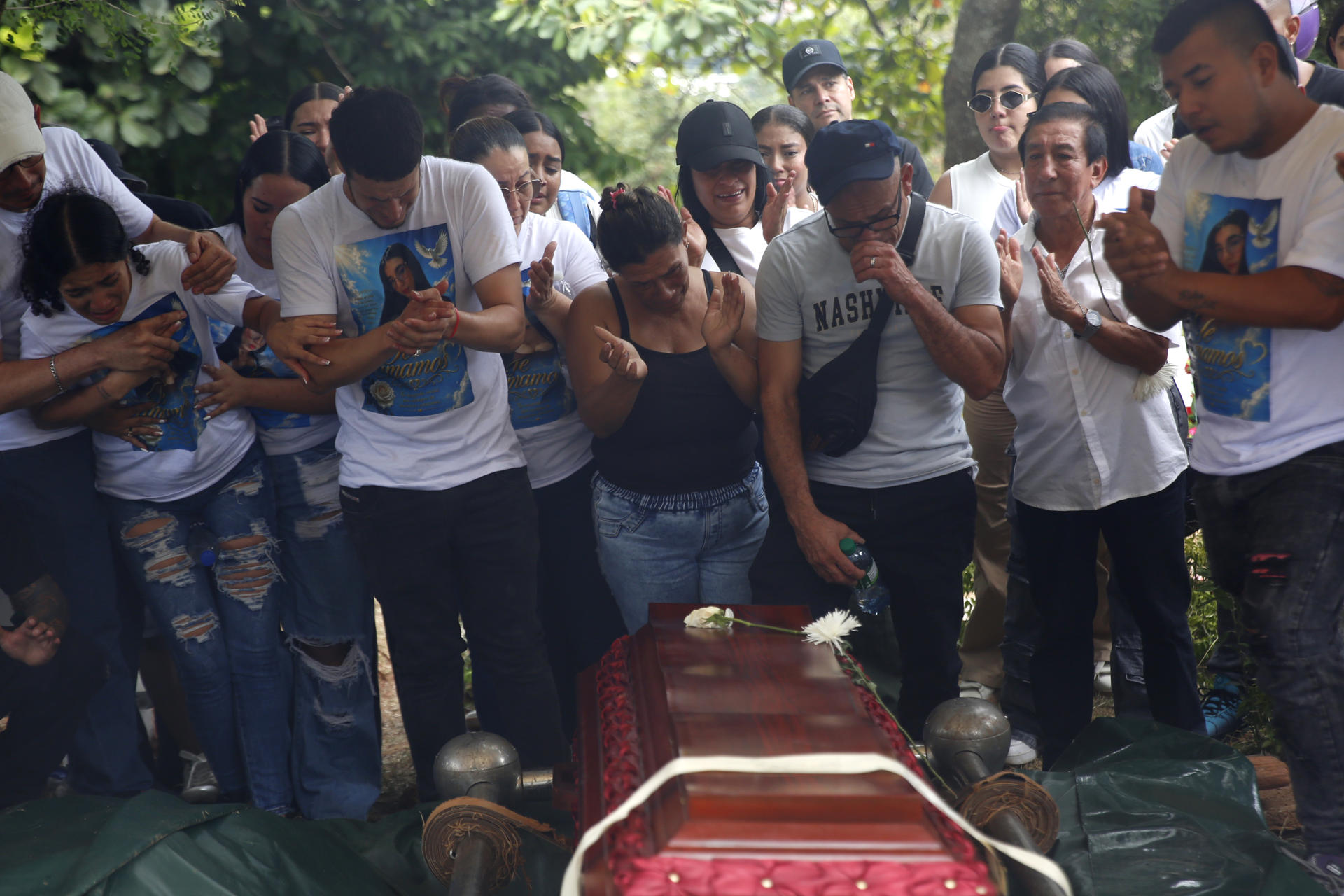 El último abrazo de Yenci: murió al proteger a sus hijos durante el terremoto en Colombia
