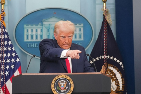 Trump dice que declarará el estrecho de Ormuz «territorio de EEUU» tras «derrotar a Irán» – bancaynegocios.com