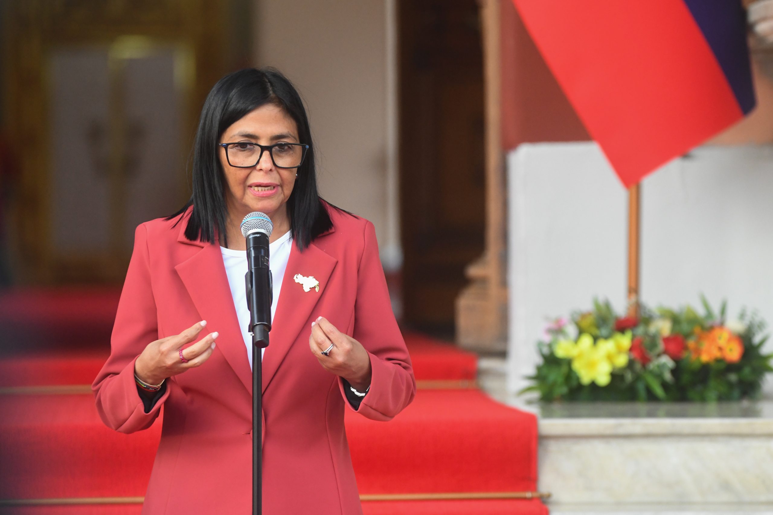 Seniat y Saren integrarán sus sistemas tecnológicos para optimizar la gestión tributaria, anuncia Delcy Rodríguez < El Informador Venezuela