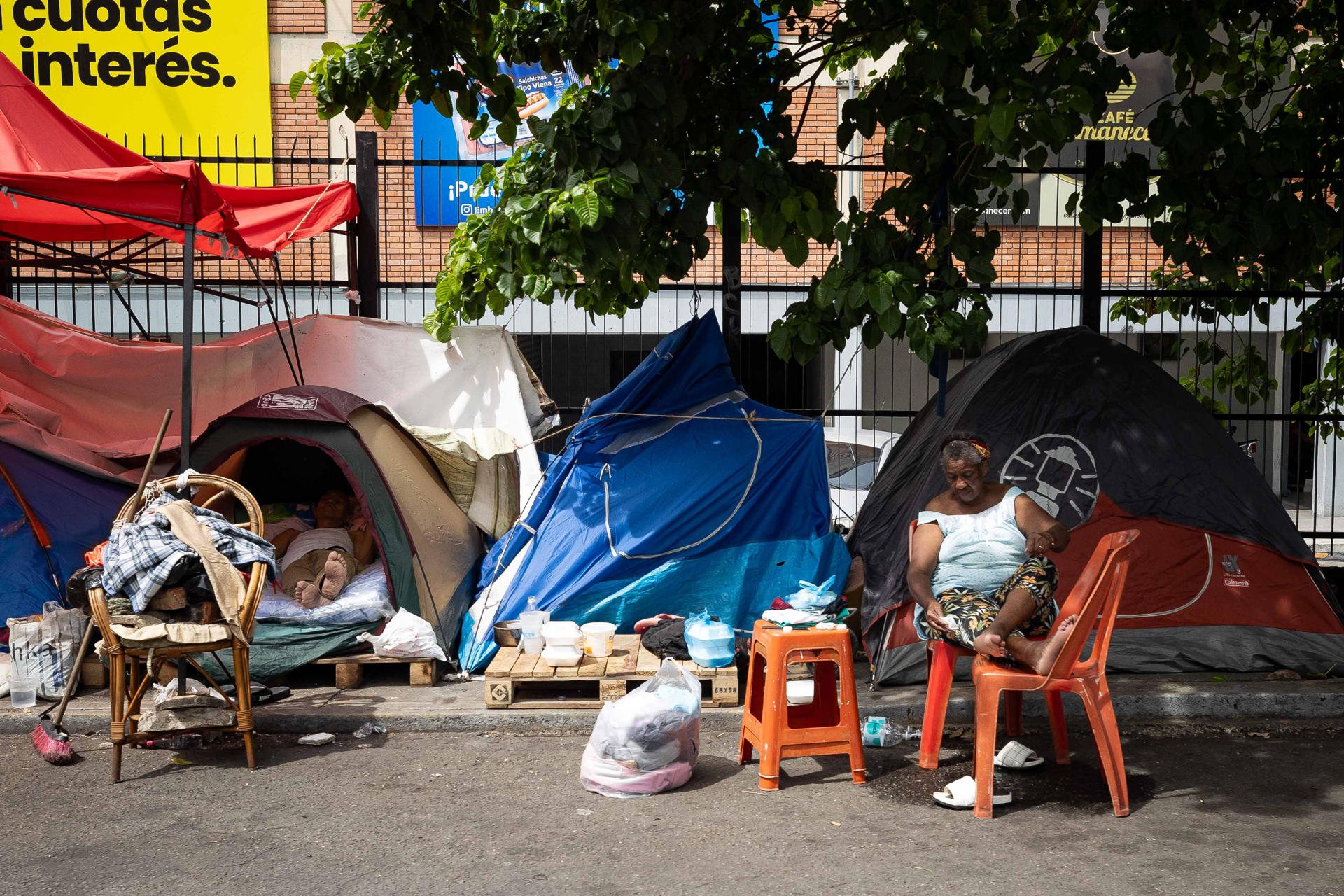 VIDEO: torrencial aguacero afectó a familias refugiadas en carpas en las calles de Caracas