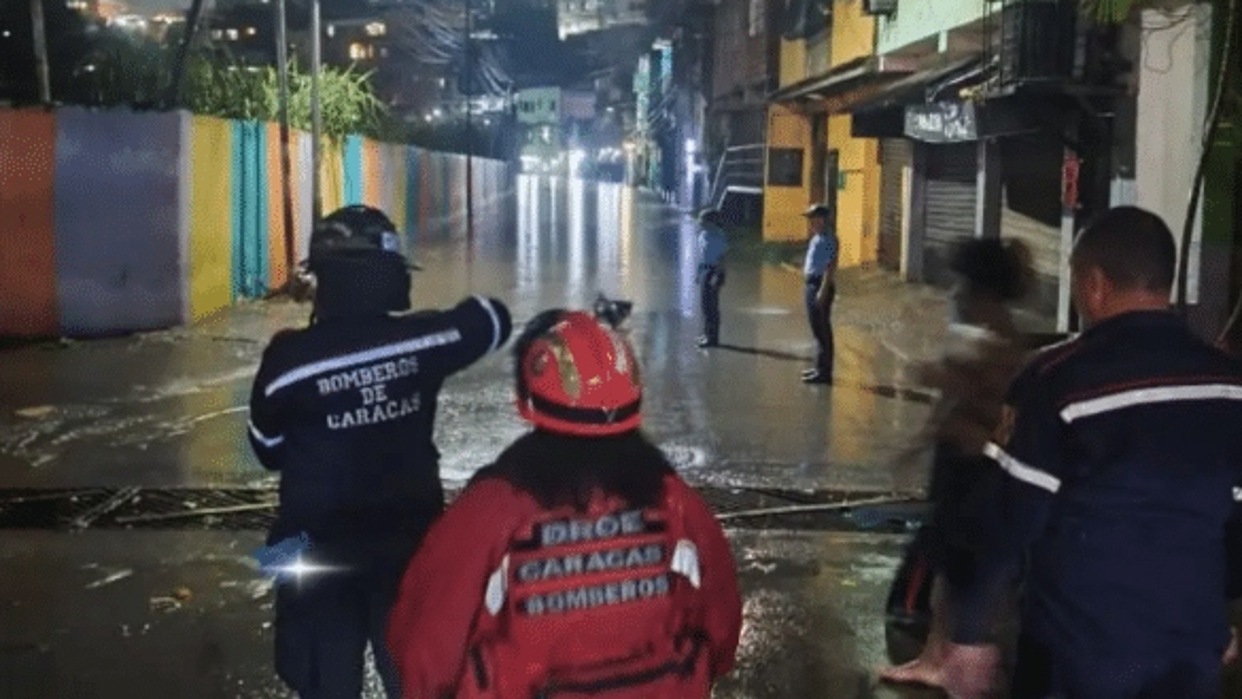 Dos fallecidos tras intensas lluvias en la parroquia La Vega, Caracas