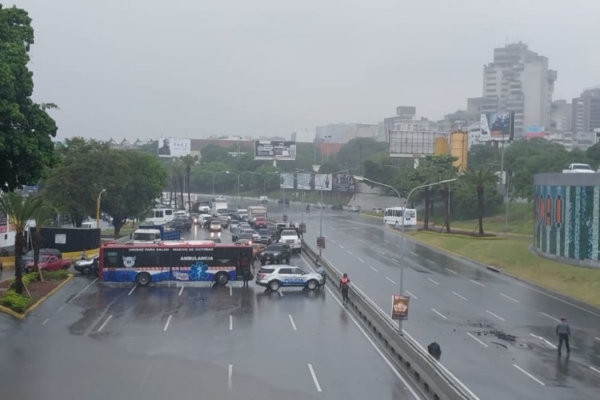 Todas las parroquias de Caracas fueron afectadas por fuertes lluvias causadas por onda tropical – bancaynegocios.com