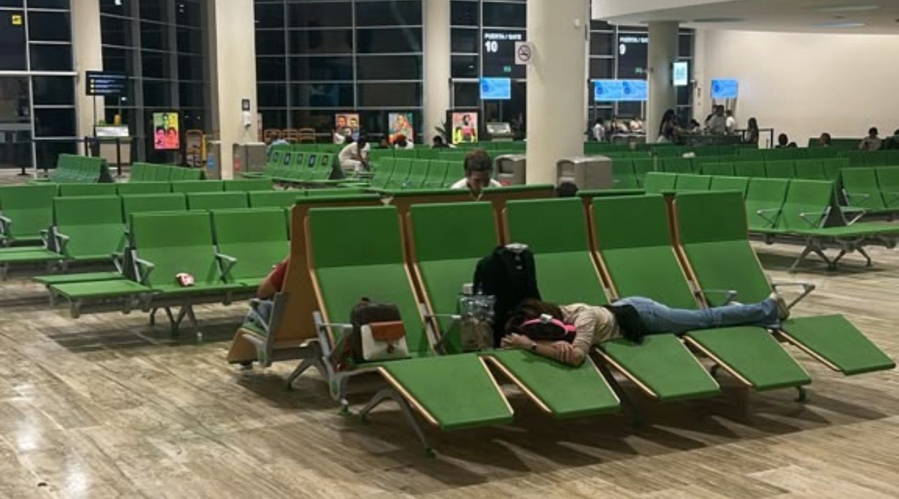 Rutaca abusa y maltrata a pasajeros venezolanos dejándolos varados por mas de 15 horas en Punta Cana < El Informador Venezuela