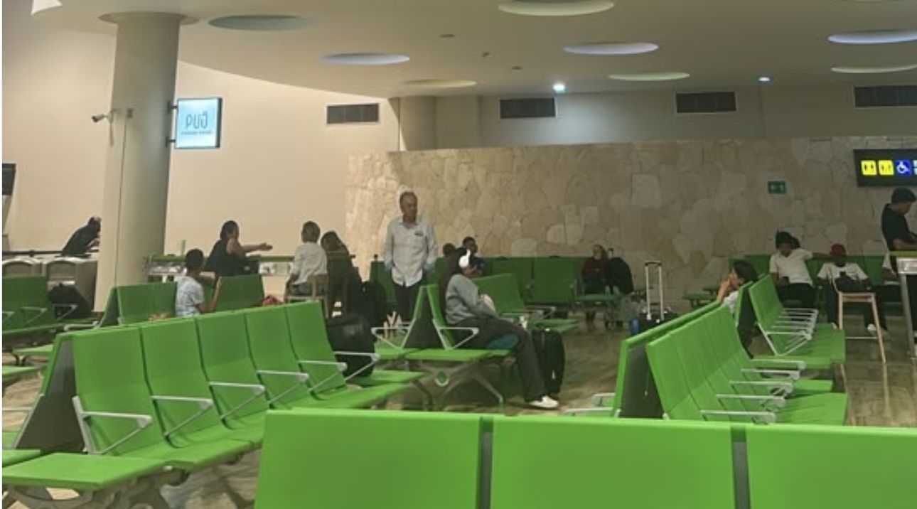 Indignación | Pasajeros de Rutaca denuncian retraso de más de 14 horas en el vuelo a Venezuela < El Informador Venezuela