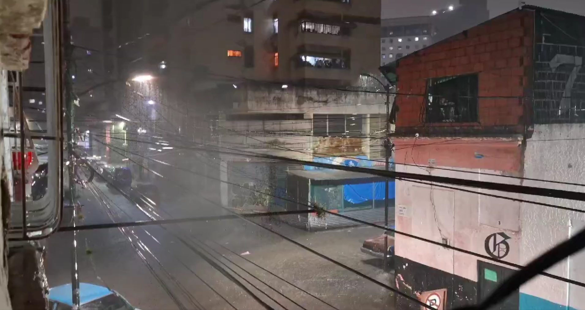 ¿Cuántos litros de agua por metro cuadrado generaron las recientes lluvias en Caracas?