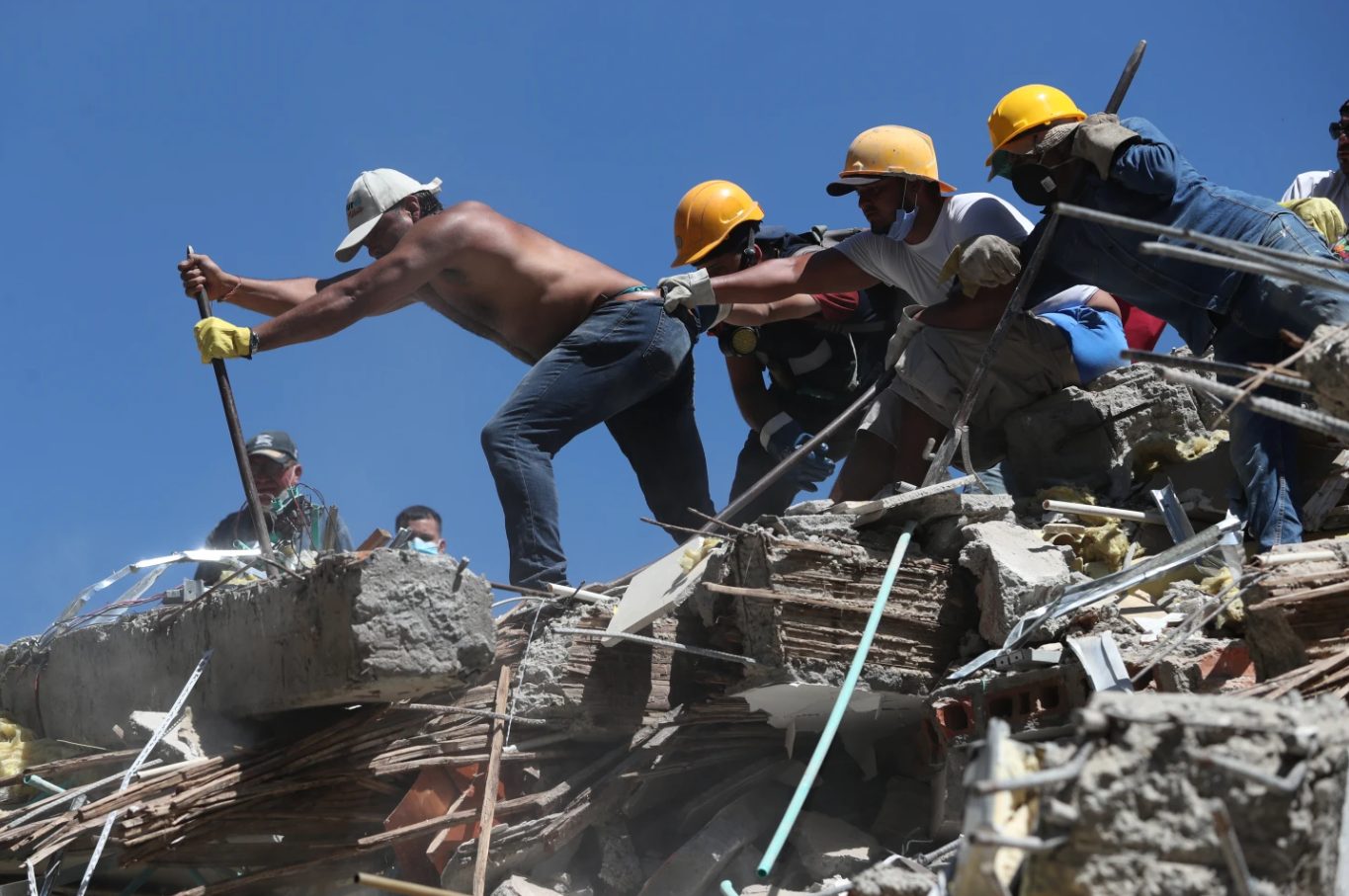 Qué es “la culpa del sobreviviente” que sienten muchos tras los terremotos en Venezuela y Colombia