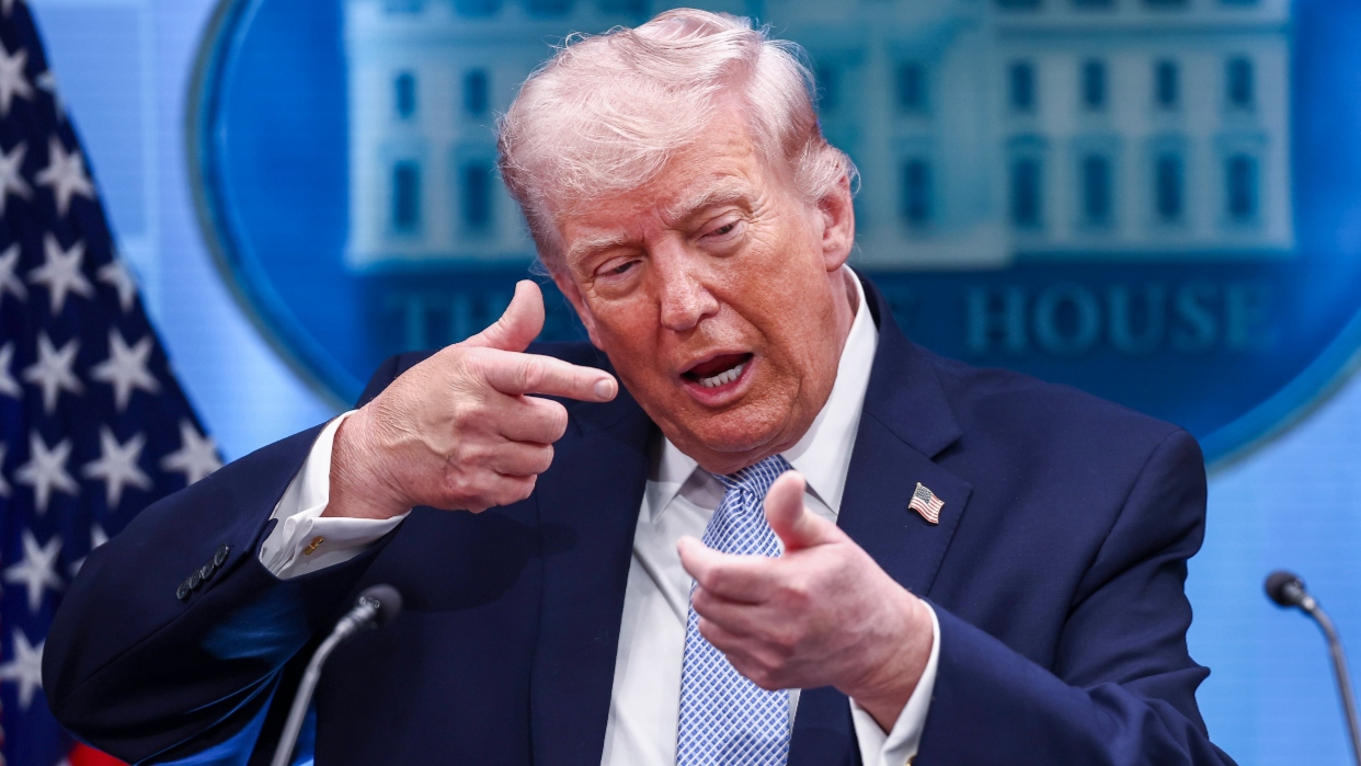 Trump amenaza con bombardear “sin piedad” a Omán