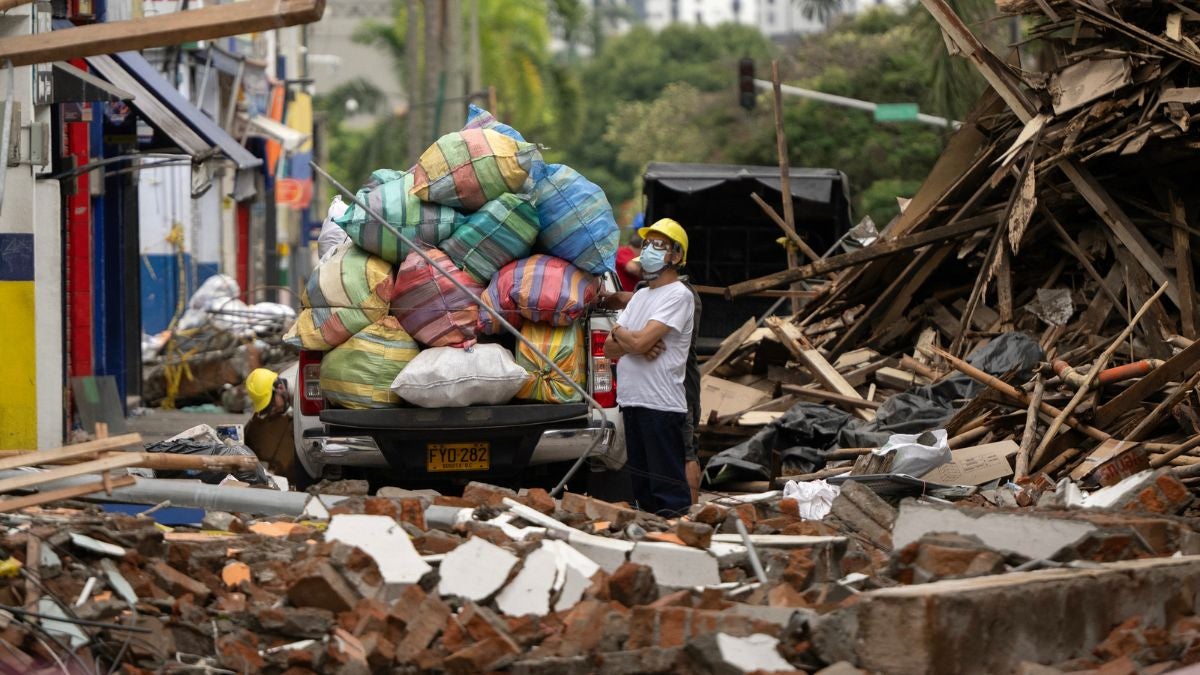 Una mujer que resistió 63 días bajo escombros en 2005: la historia que da esperanza tras el sismo en Colombia | NTN24.COM