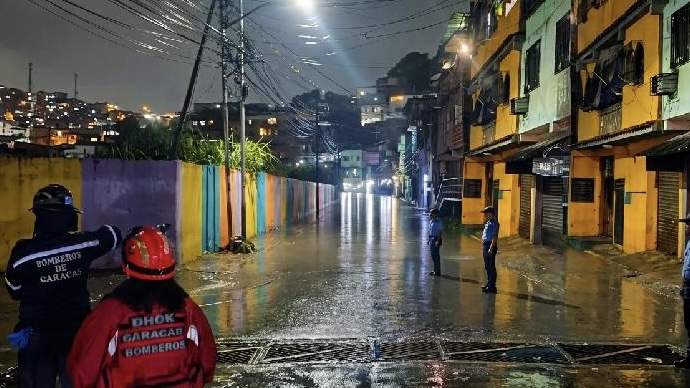 Comandante de Bomberos monitorea lluvias de este lunes 17A en Caracas