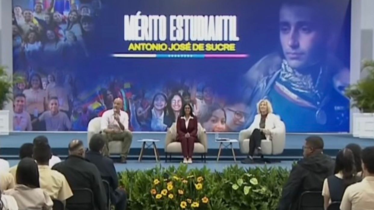 Presidenta Rodríguez destaca que 52% de los mejores promedios del país son de escuelas públicas