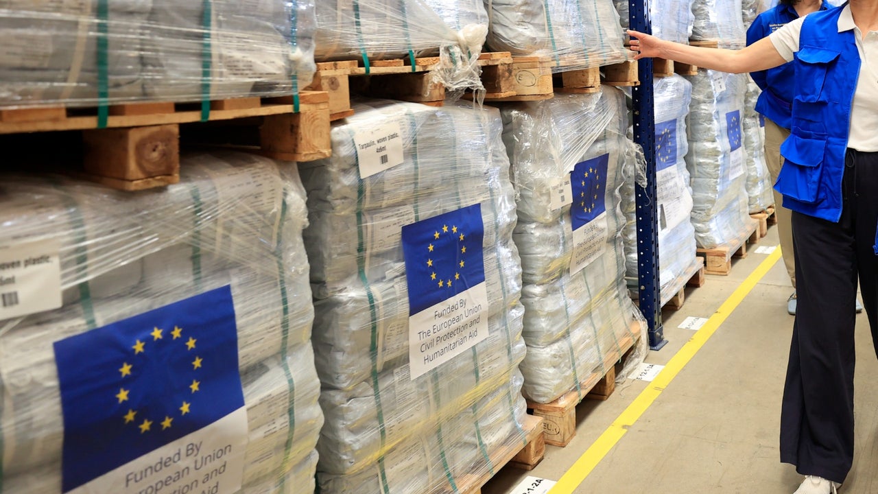 Unión Europea refuerza ayuda a Venezuela con nuevo cargamento tras los terremotos | NTN24.COM