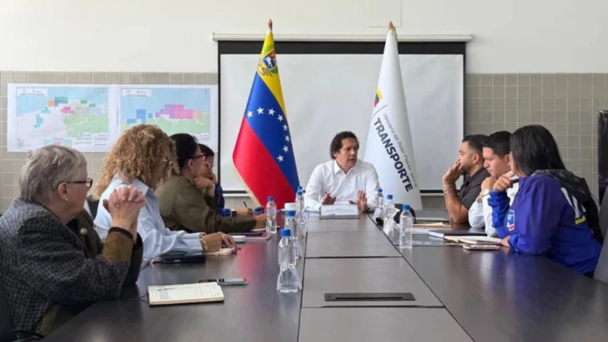 Autoridades establecen planes para garantizar un transporte público seguro y eficiente