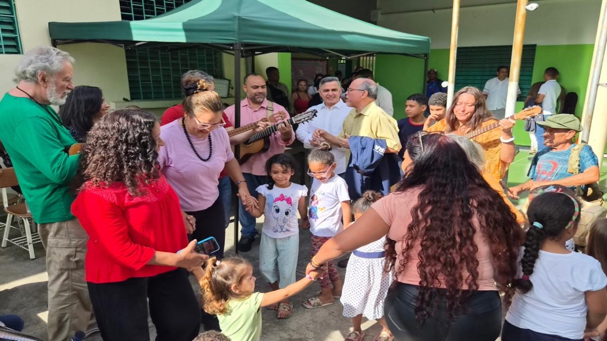 Tarek William Saab informa visita de Gran Misión Viva Venezuela en La Pastora para brindar cultura