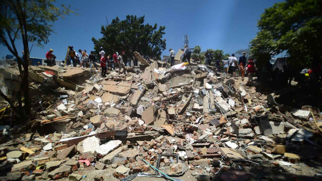 Aumenta a 312 el número de muertos tras devastador terremoto en Colombia | NTN24.COM