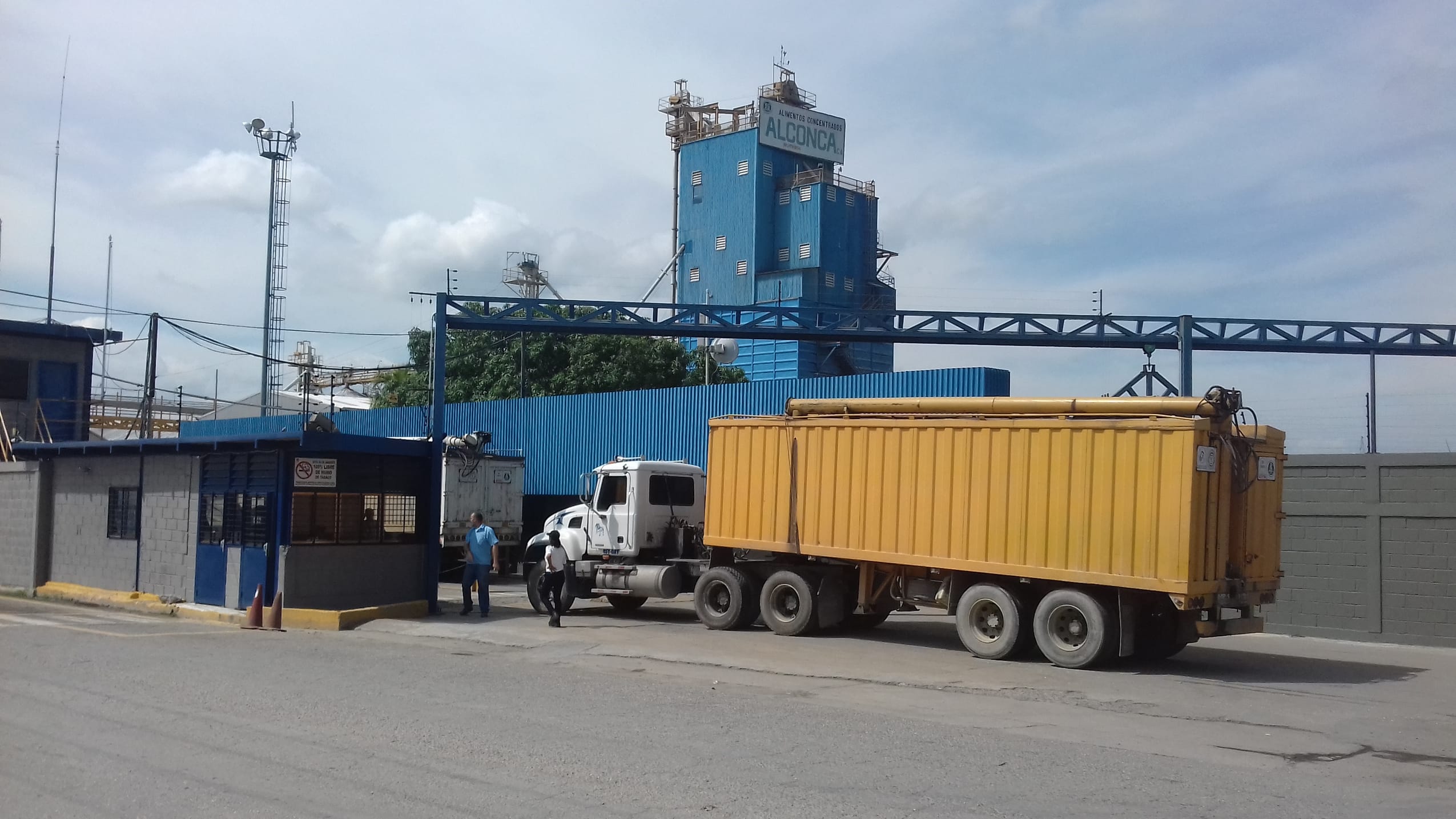 Industria pierde casi la mitad de sus horas productivas por cortes eléctricos