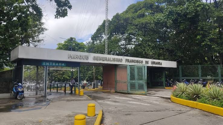 Parque del Este en Caracas estrena máquinas para pago de estacionamiento