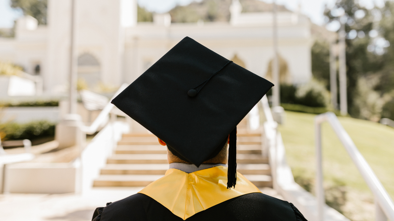 Estudiantes venezolanos obtuvieron becas para estudiar en Europa: este es el financiamiento que les hace cumplir este sueño | NTN24.COM