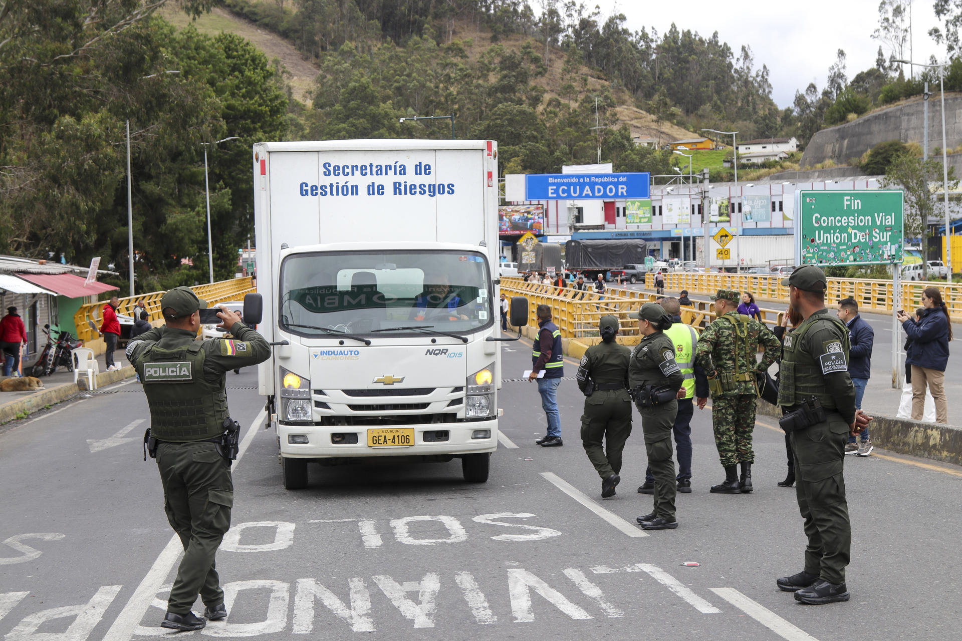 Ecuador entregó 12 toneladas de ayuda humanitaria a Colombia para los afectados por el terremoto