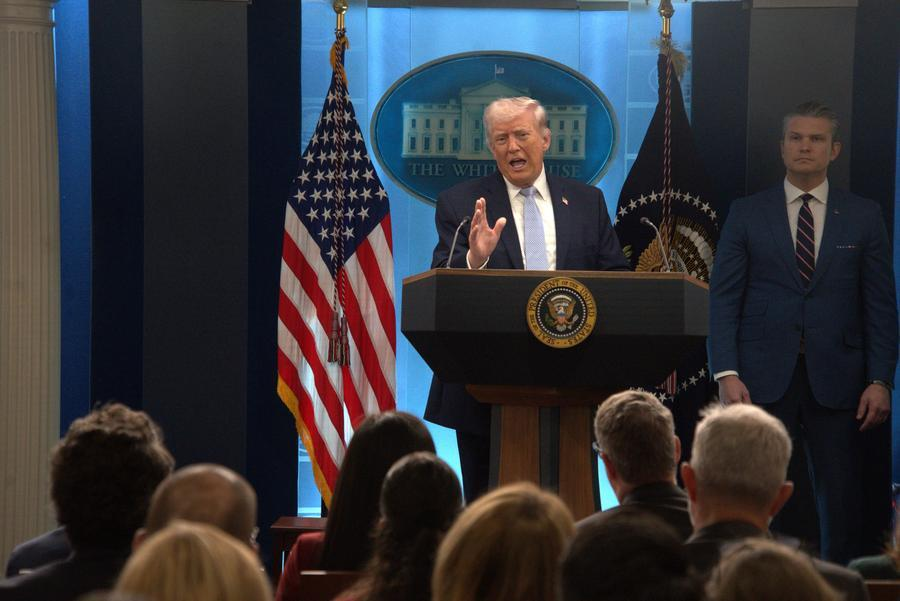 Donald Trump lanza seria advertencia a países que intente ayudar a Irán < El Informador Venezuela