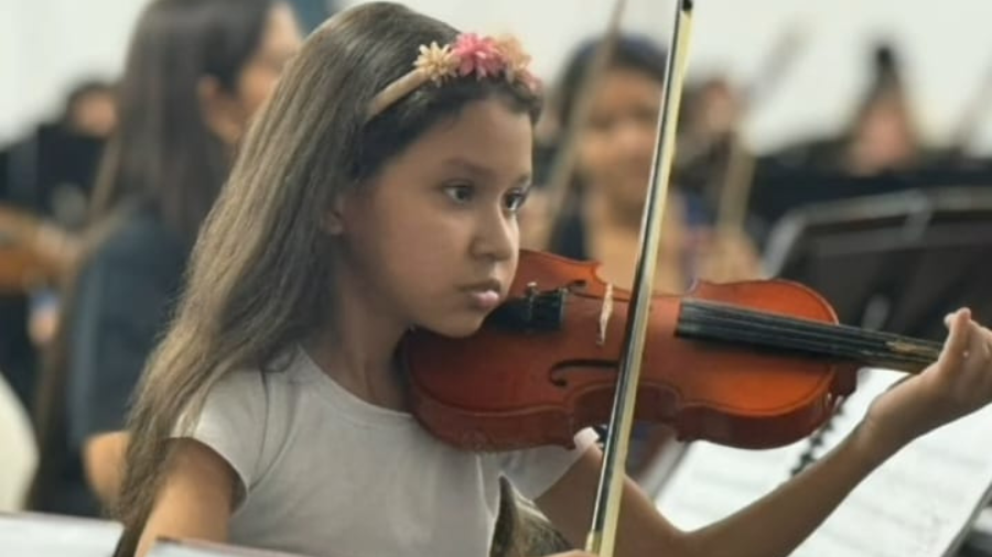 A sus nueve años fallece la violinista Romina Rivera, conocida por tocar en canonización de los Santos venezolanos < El Informador Venezuela