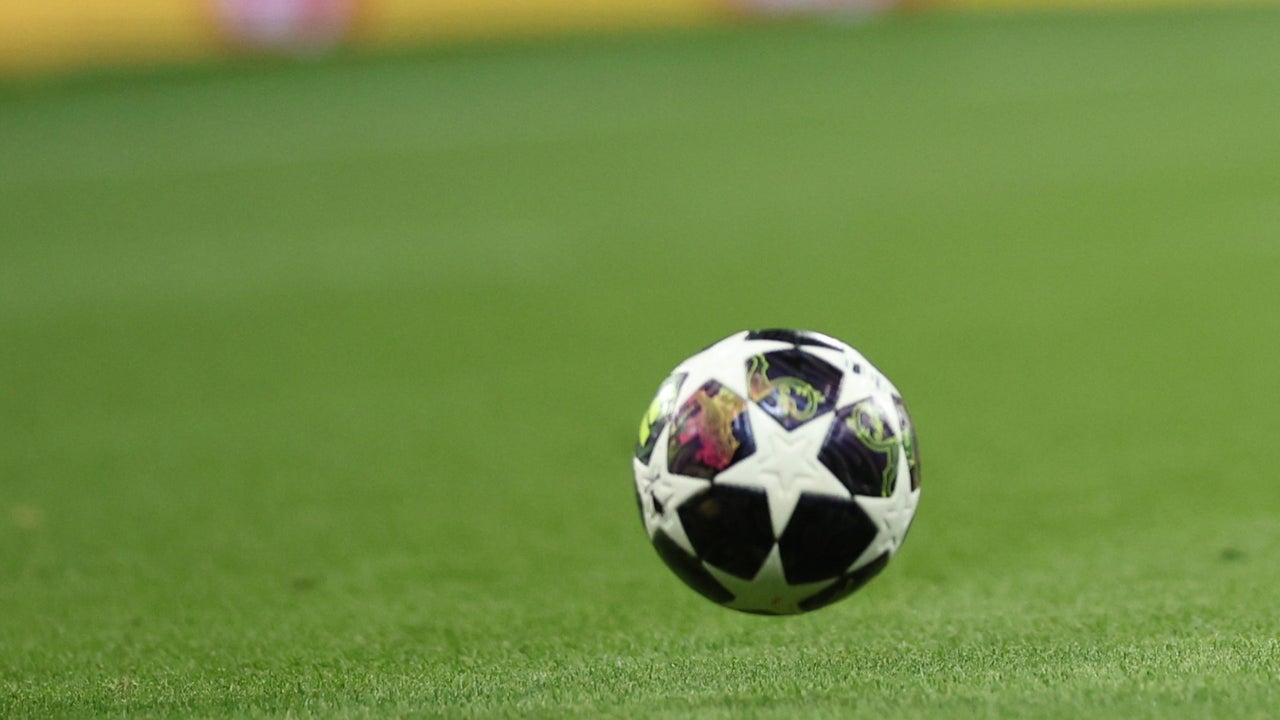 Jugador colombiano pide pista en la selección tras anotar dos golazos en fase de clasificación de la Champions League | NTN24.COM