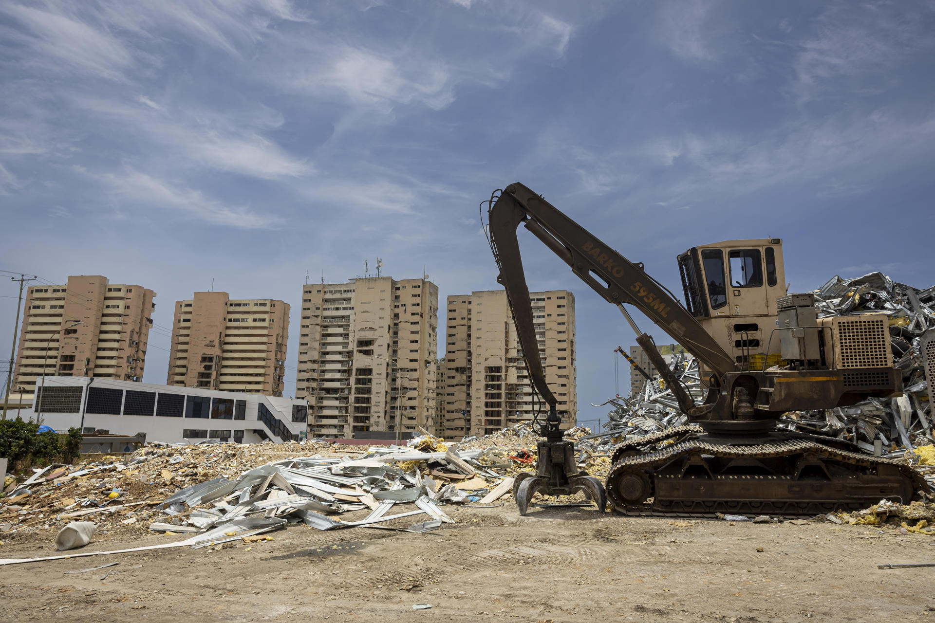 Casi dos meses después de los sismos, La Guaira se debate entre precariedad y resistencia
