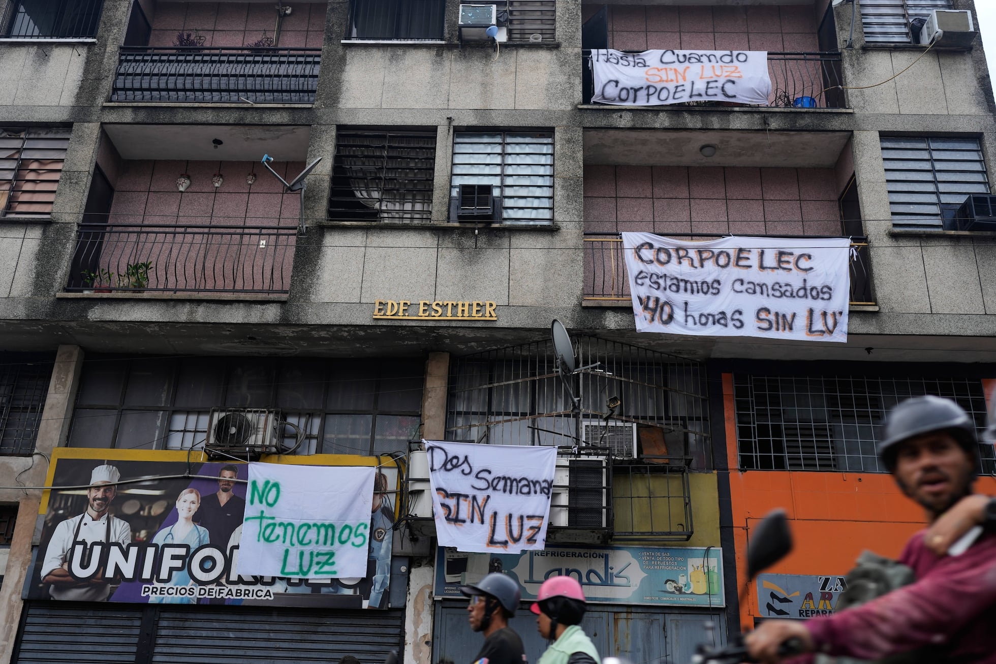 El País: La agonía cotidiana de vivir a oscuras en Venezuela