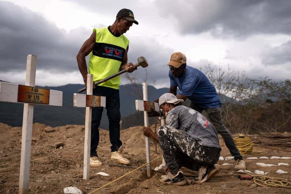 Sepultan en el cementerio La Esperanza cuerpos de 40 niños no reclamados en La Guaira – Efecto Cocuyo