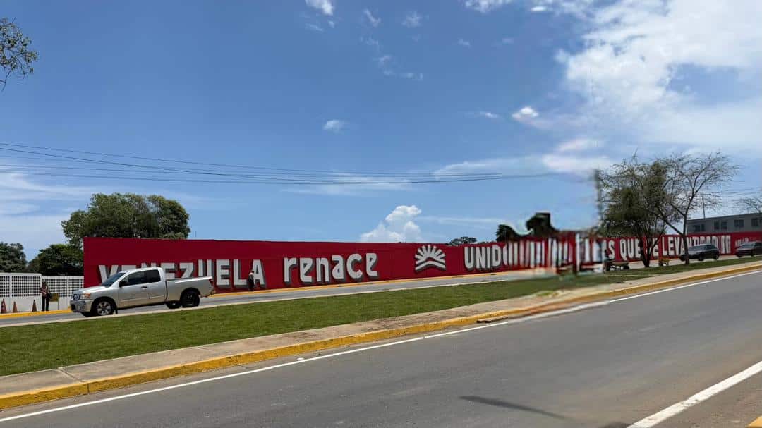 La Guaira full de propaganda oficialista y en Caraballeda familias no paran de buscar a los suyos – Efecto Cocuyo