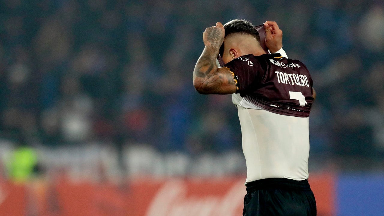 La historia del jugador venezolano que ayudó en labores de rescate en La Guaira y también vivió el terremoto en Cali tras fichar por club colombiano | NTN24.COM