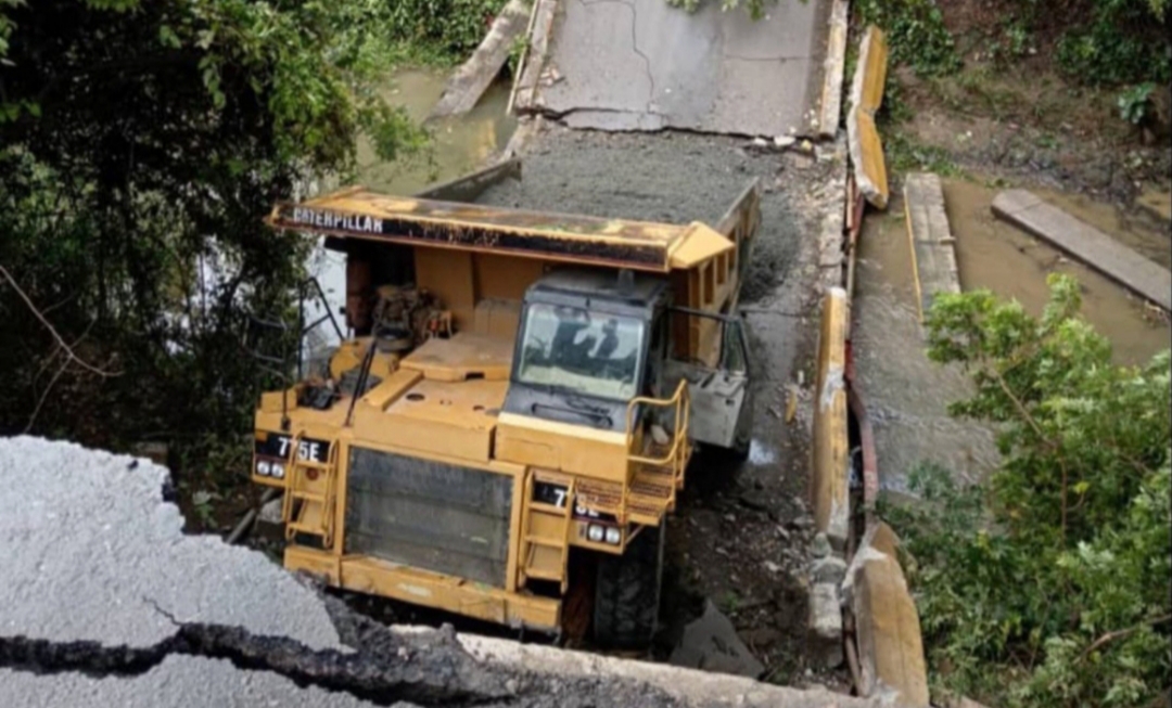 Colapso de tramo vial deja incomunicado el sur de Aragua con dirección a San Sebastián de los Reyes