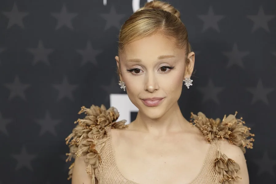 Ariana Grande arremete contra Trump por usar uno de sus temas para atacar a mujeres trans – EFE