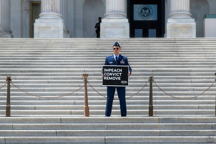 Detuvieron nuevamente a mayor de la Fuerza Aérea de EEUU tras sus críticas contra Trump