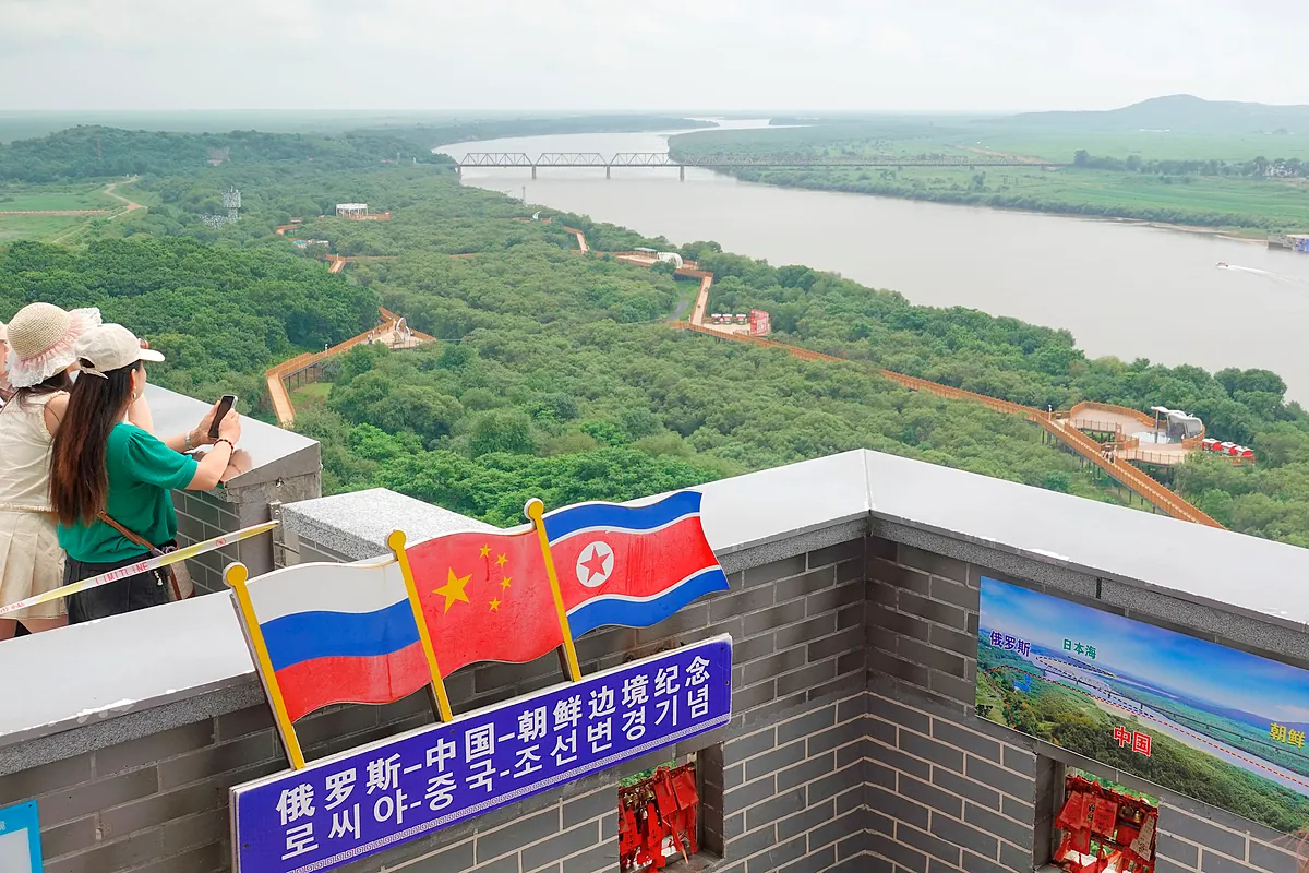 El eje antioccidental de Xi, Putin y Kim se juega en un pequeño río de Asia