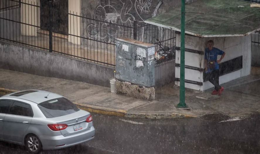 Fuerte lluvia causó severas inundaciones en Caracas la tarde del 22 de agosto (VIDEOS)