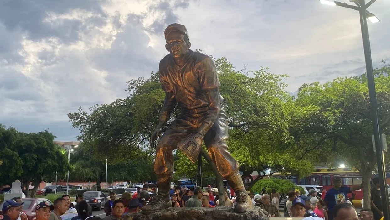 Maracaibo rinde tributo a Luis Aparicio Montiel con la primera estatua en su honor en Venezuela
