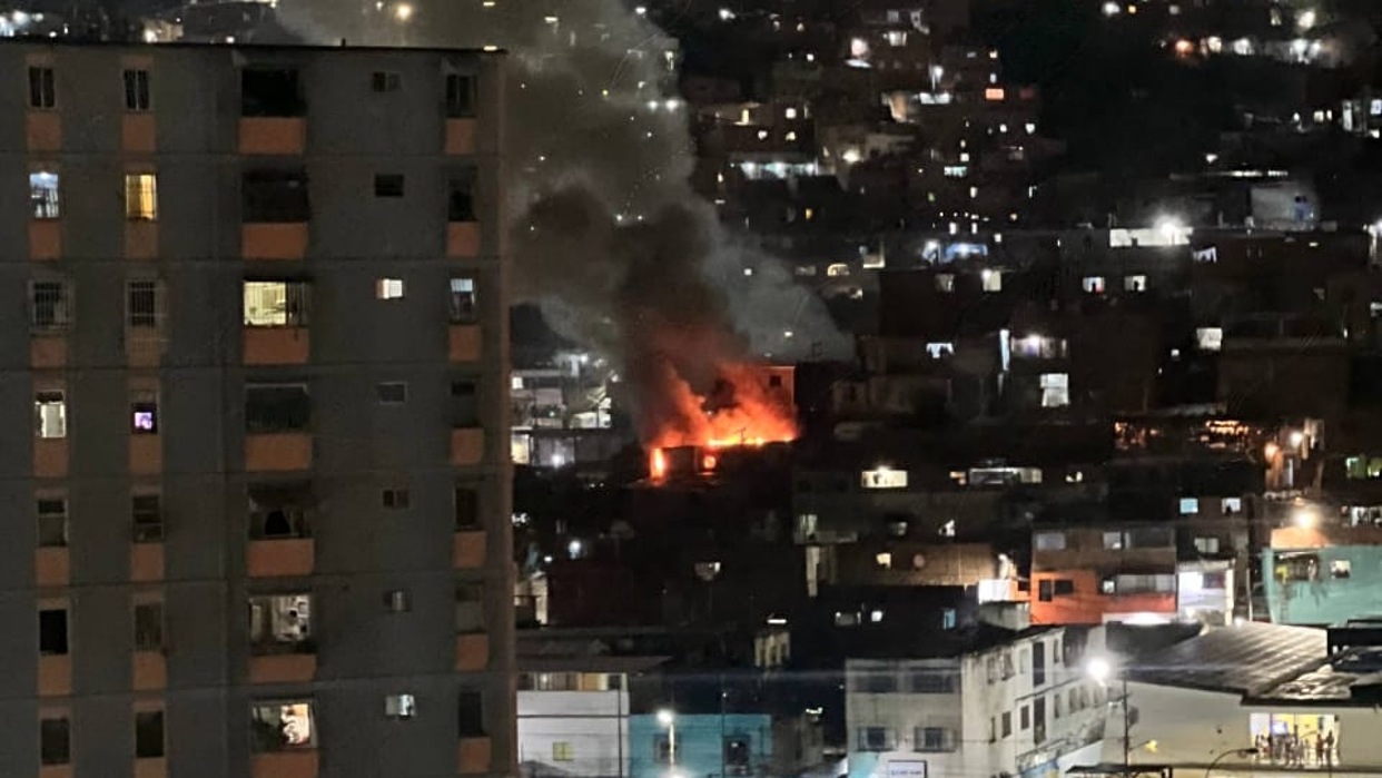 Bomberos de Caracas atienden incendio estructural en Los Jardines del Valle