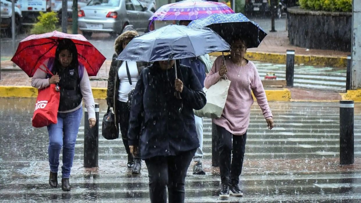 Inameh prevé lluvias intensas y descargas eléctricas en gran parte del país este domingo