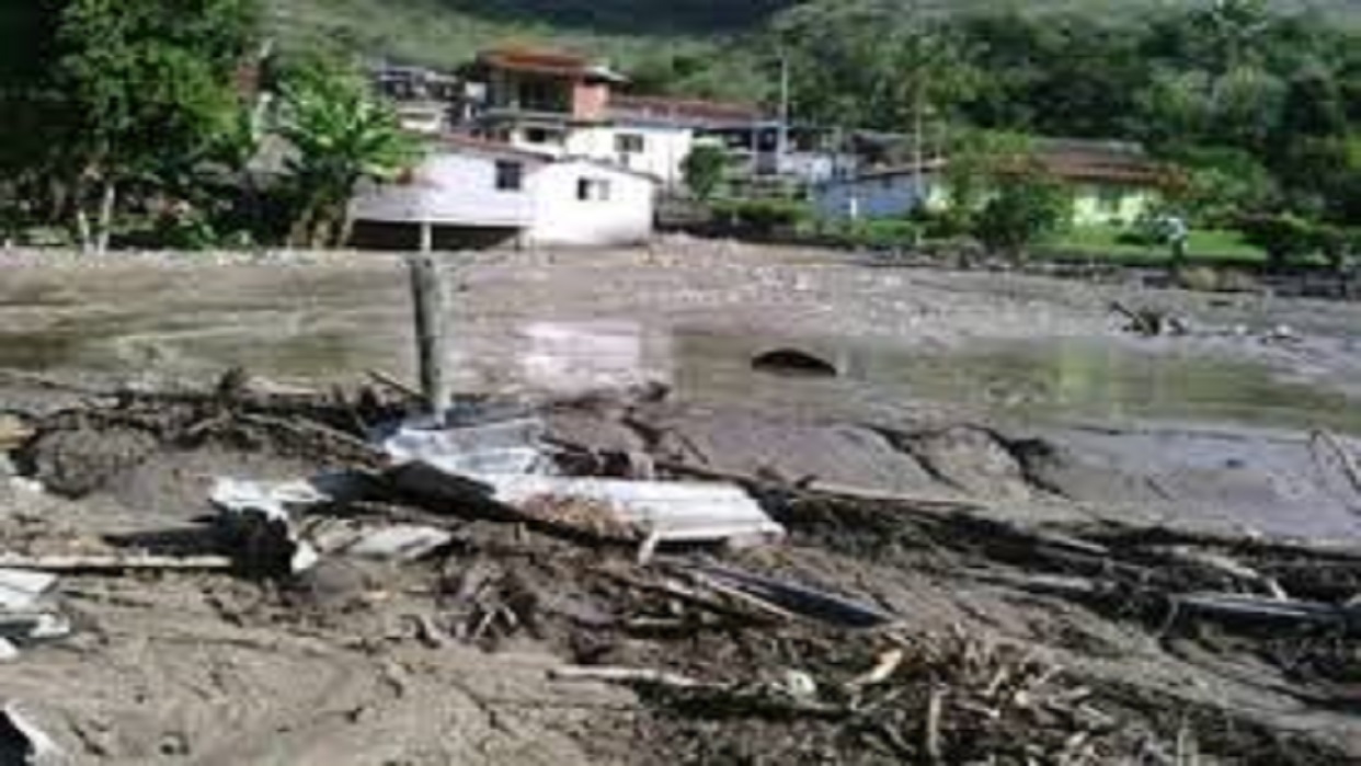 Dos desaparecidos en municipio Guaicaipuro de Miranda luego que su carro cayera a quebrada El Alambique