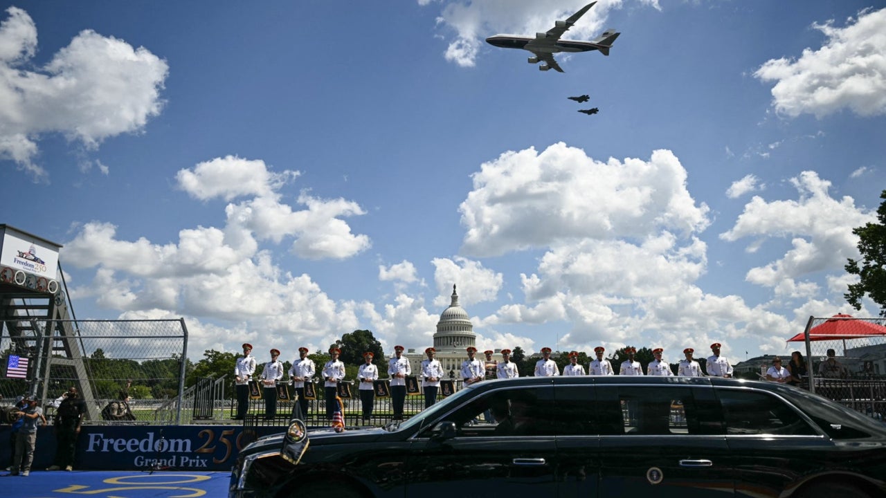 Estas fueron las impresionantes aeronaves que volaron a baja altura antes de que Trump ondeara la bandera verde en importante carrera de automovilismo | NTN24.COM