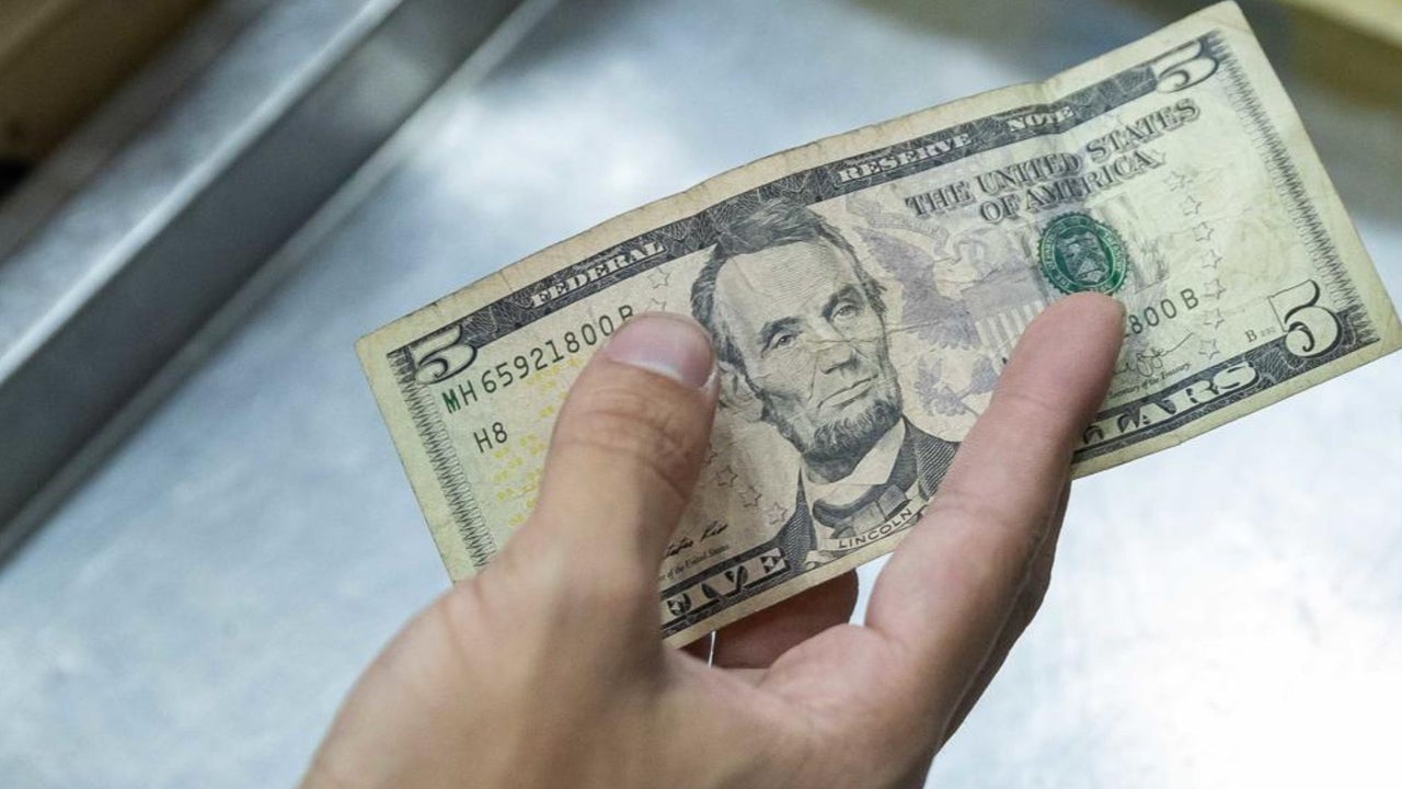 Así se ubicó el precio oficial del dólar y el euro en Venezuela este lunes 24 de agosto | NTN24.COM