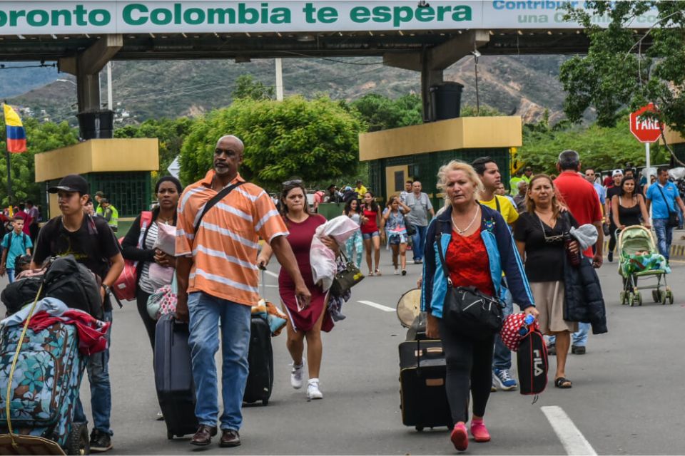 En riesgo de deportación 600 mil venezolanos tras anuncios de presidente de Colombia | TalCual