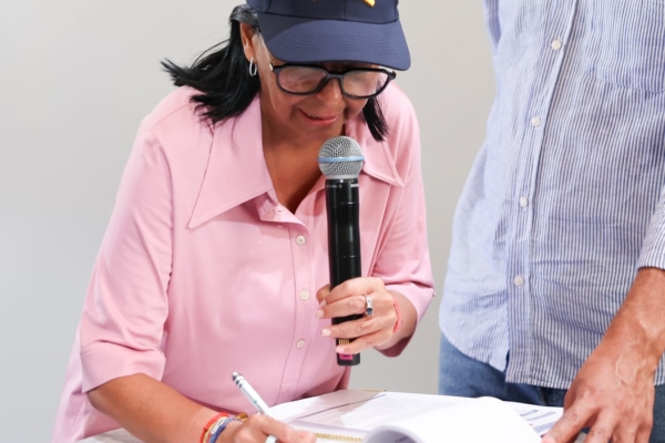 Delcy Rodríguez firma ley para impulsar la construcción de viviendas tras los terremotos – bancaynegocios.com