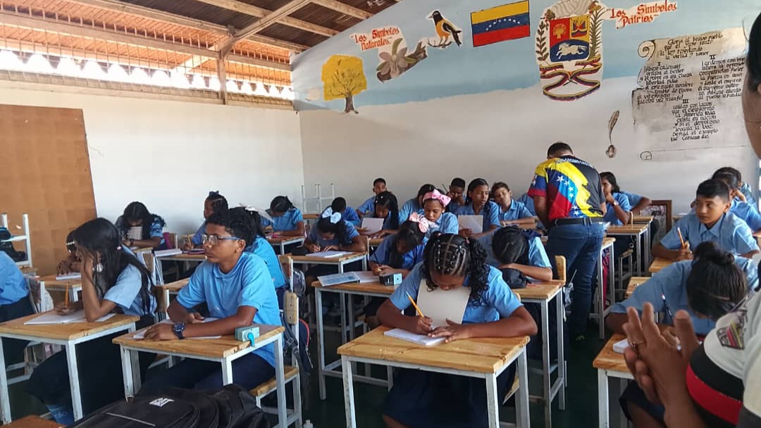 Héctor Rodríguez: Avanzamos en la rezonificacion de estudiantes los cuales sus colegios sufrieron daños estructurales