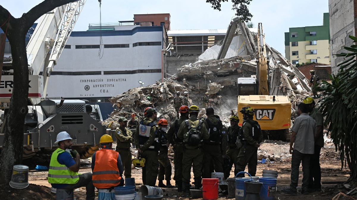 Constructora Bolívar despliega maquinaria pesada y personal en seis frentes críticos de Cali tras el terremoto | NTN24.COM