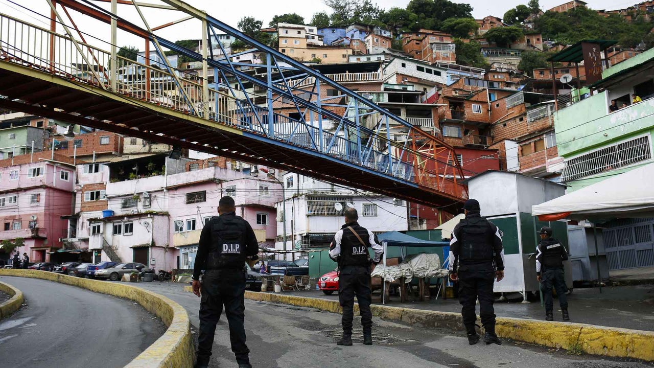 ¿Caerán alcabalas policiales del chavismo tras décadas de abuso? Así anunció Delcy Rodríguez la supuesta eliminación de este acto extorsivo | NTN24.COM