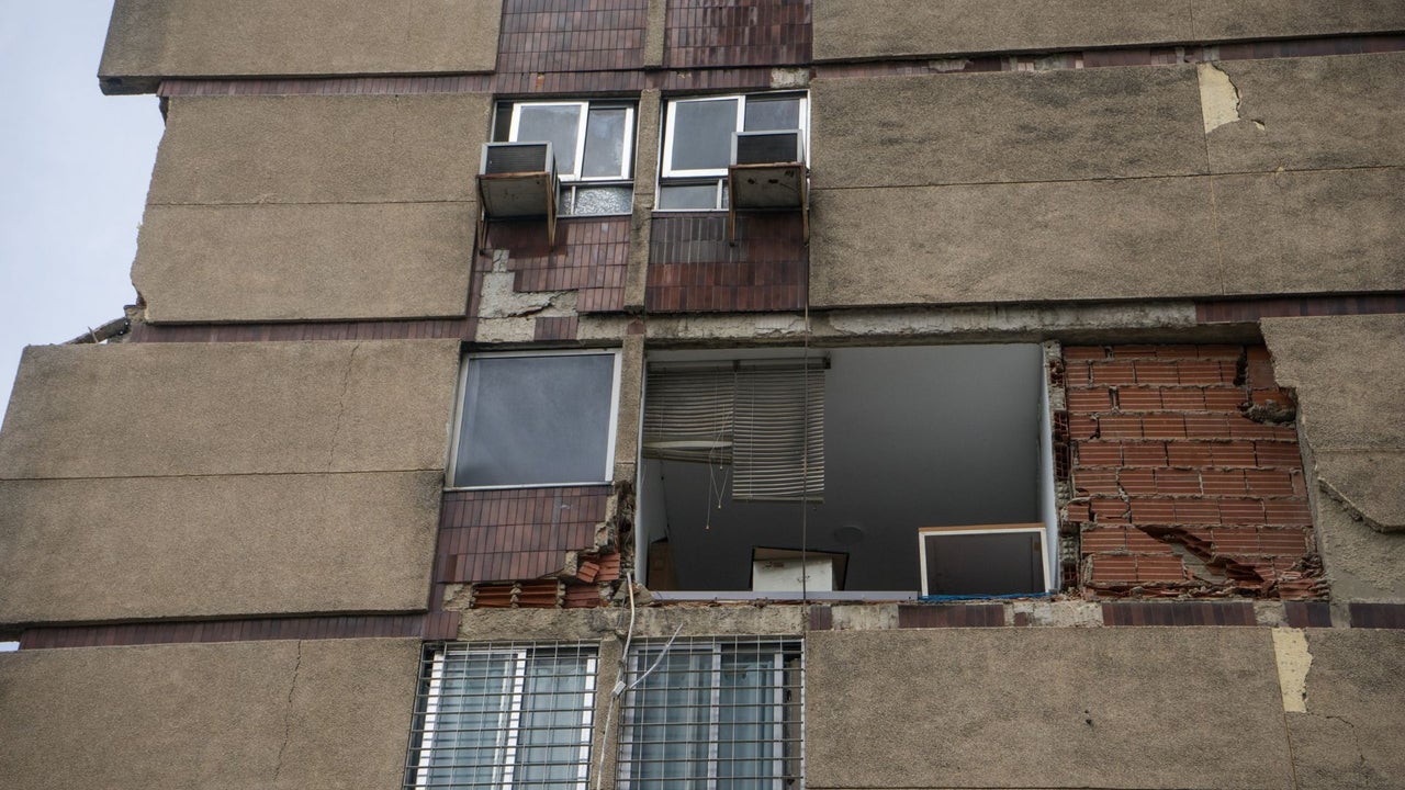 Autoridades reportan más de 5.500 apartamentos afectados por los terremotos en el municipio Chacao, Venezuela | NTN24.COM